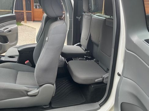 Used 2015 Toyota Tacoma 4x4 Access Cab V6 image 8