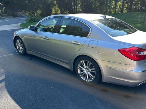 Used 2013 Hyundai Genesis 3.8 w/ Premium Pkg image 4