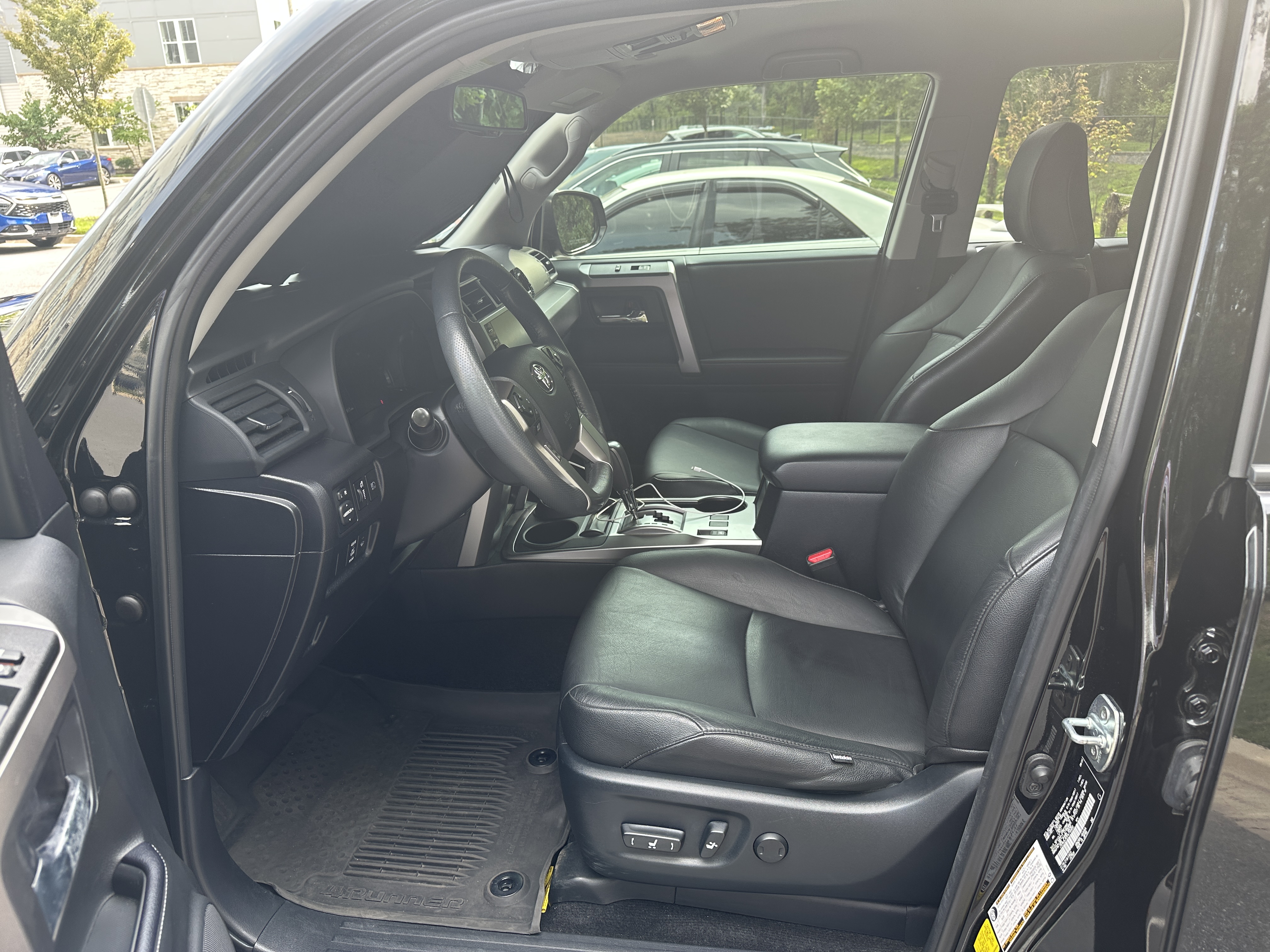 Used 2023 Toyota 4Runner SR5 AWD/4WD image 10