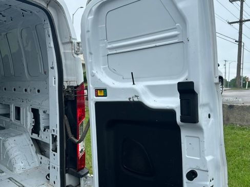 Used 2022 Ford Transit 250 Low Roof AWD image 12
