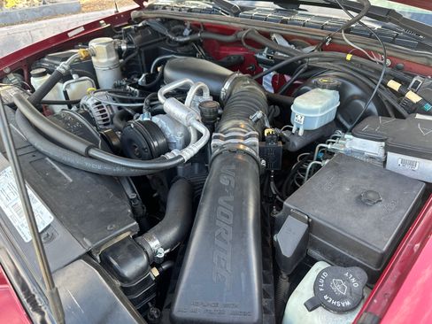 Used 1998 Chevrolet S10 Pickup LS w/ Preferred Equipment Group AWD/4WD image 22