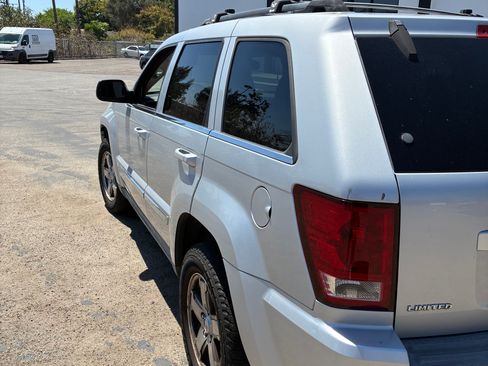Used 2007 Jeep Grand Cherokee Limited w/ Trailer Tow Group IV RWD image 20