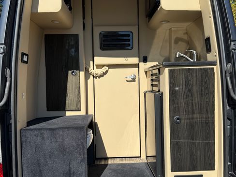 Used 2022 Mercedes-Benz Sprinter 2500 image 13
