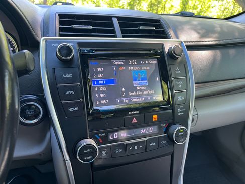Used 2016 Toyota Camry XLE w/ Convenience Package FWD image 11