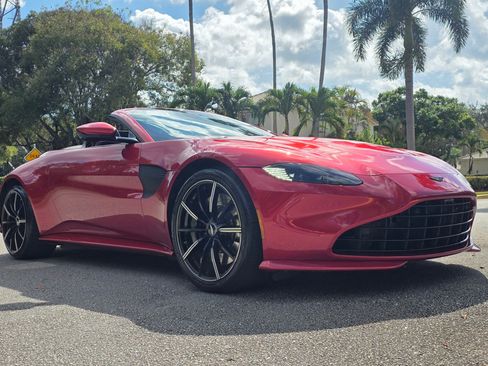 Used 2021 Aston Martin V8 Vantage Roadster image 14
