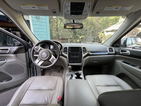 Used 2013 Jeep Grand Cherokee Laredo AWD/4WD image 8
