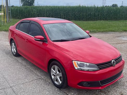 Used 2011 Volkswagen Jetta TDI FWD image 1
