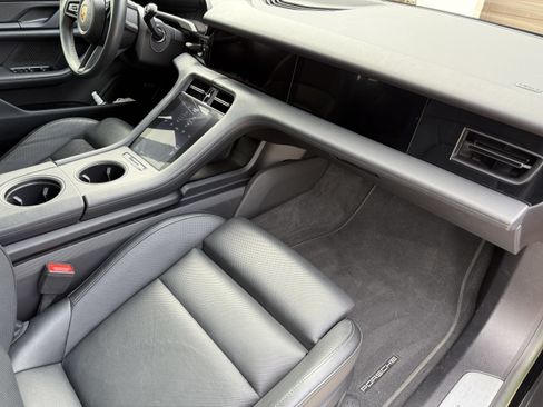 Used 2022 Porsche Taycan 4S image 17