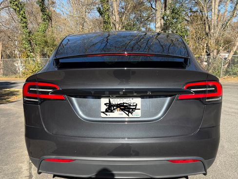 Used 2024 Tesla Model X image 9