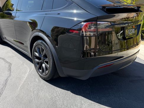 Used 2022 Tesla Model X image 13