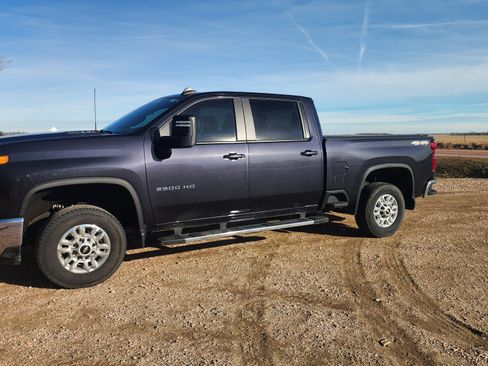 Used 2024 Chevrolet Silverado 2500 LT w/ Convenience Package image 1