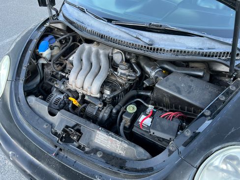 Used 2005 Volkswagen Beetle Bi-Color Edition image 8