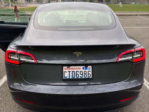 Used 2018 Tesla Model 3 Mid Range image 11