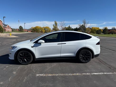 Used 2022 Tesla Model X image 2