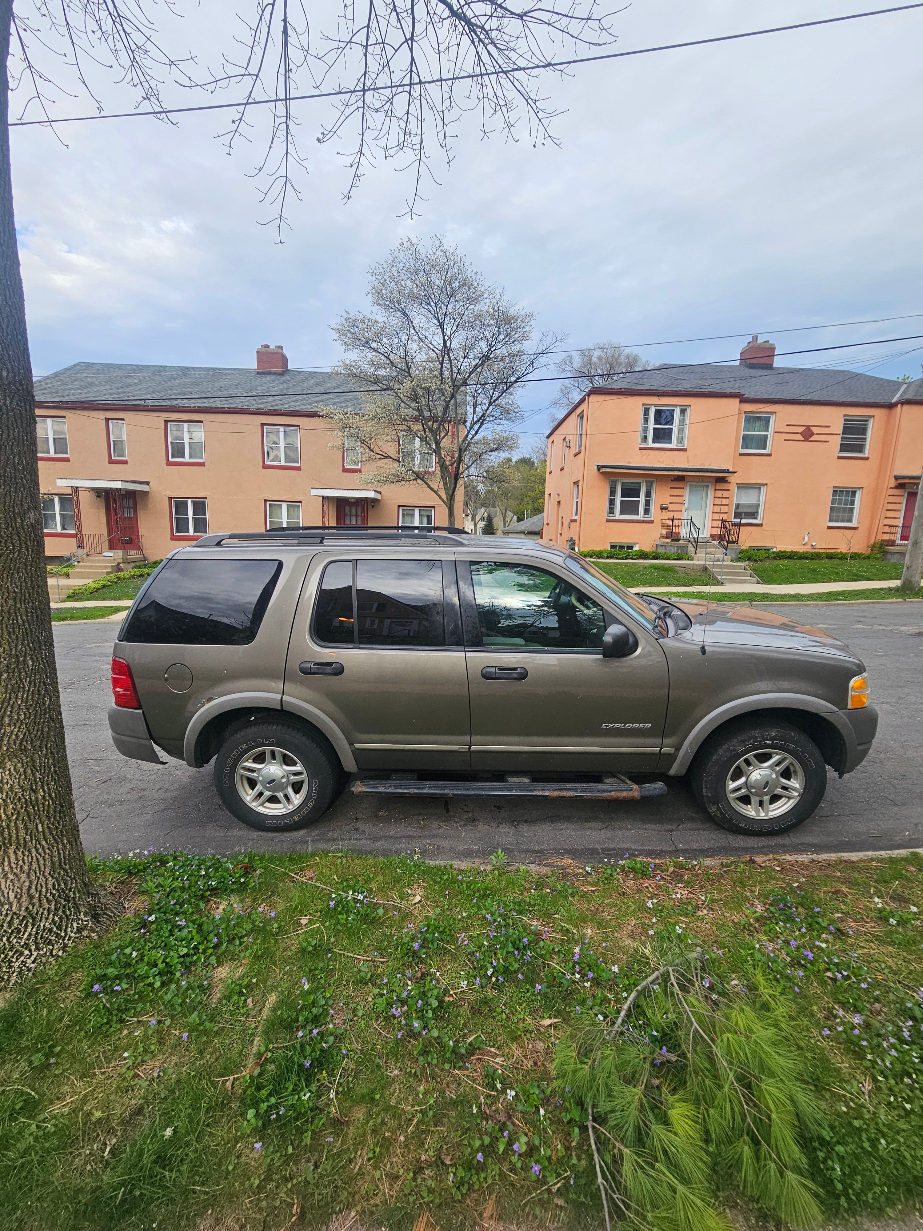 Used 2002 Ford Explorer XLS AWD/4WD image 2