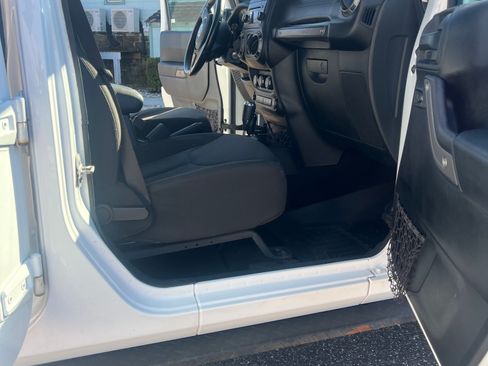 Used 2017 Jeep Wrangler Unlimited Sport w/ Quick Order Package 24S image 11