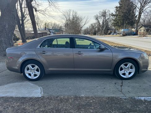 Used 2010 Chevrolet Malibu LS image 2