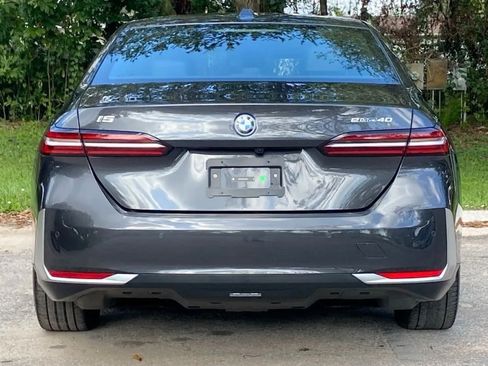 Used 2025 BMW i5 eDrive40i w/ Premium Package RWD image 4