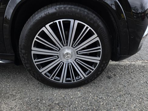 Used 2023 Mercedes-Benz Maybach GLS 600 4MATIC image 24