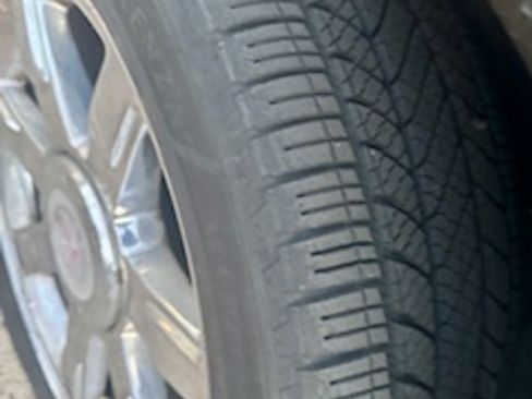 Used 2010 Cadillac Escalade Luxury image 18