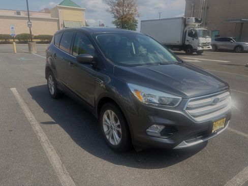 Used 2019 Ford Escape SE AWD/4WD image 2