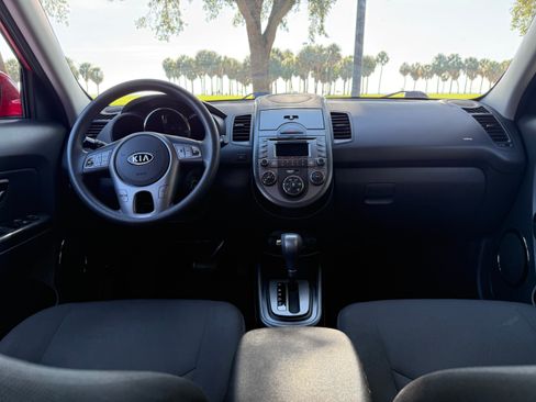 Used 2010 Kia Soul + FWD image 13