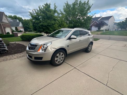 Used 2012 Cadillac SRX Luxury AWD/4WD image 2