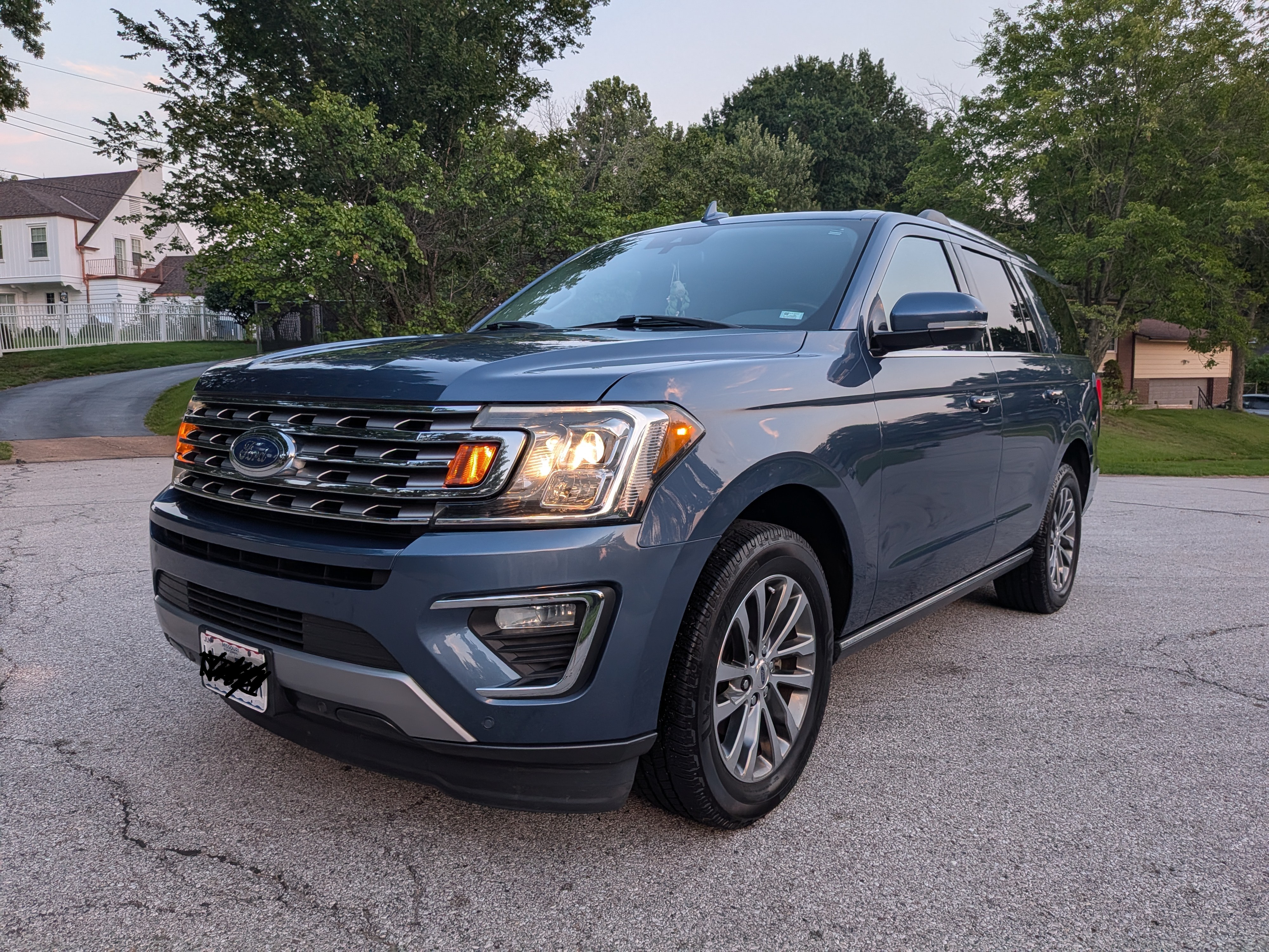 Used 2018 Ford Expedition Limited w/ Equipment Group 301A RWD image 2