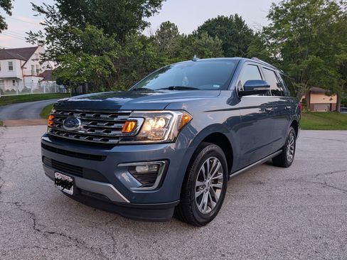 Used 2018 Ford Expedition Limited w/ Equipment Group 301A RWD image 2