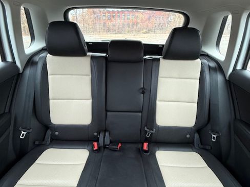 Used 2017 Volkswagen Tiguan S image 15