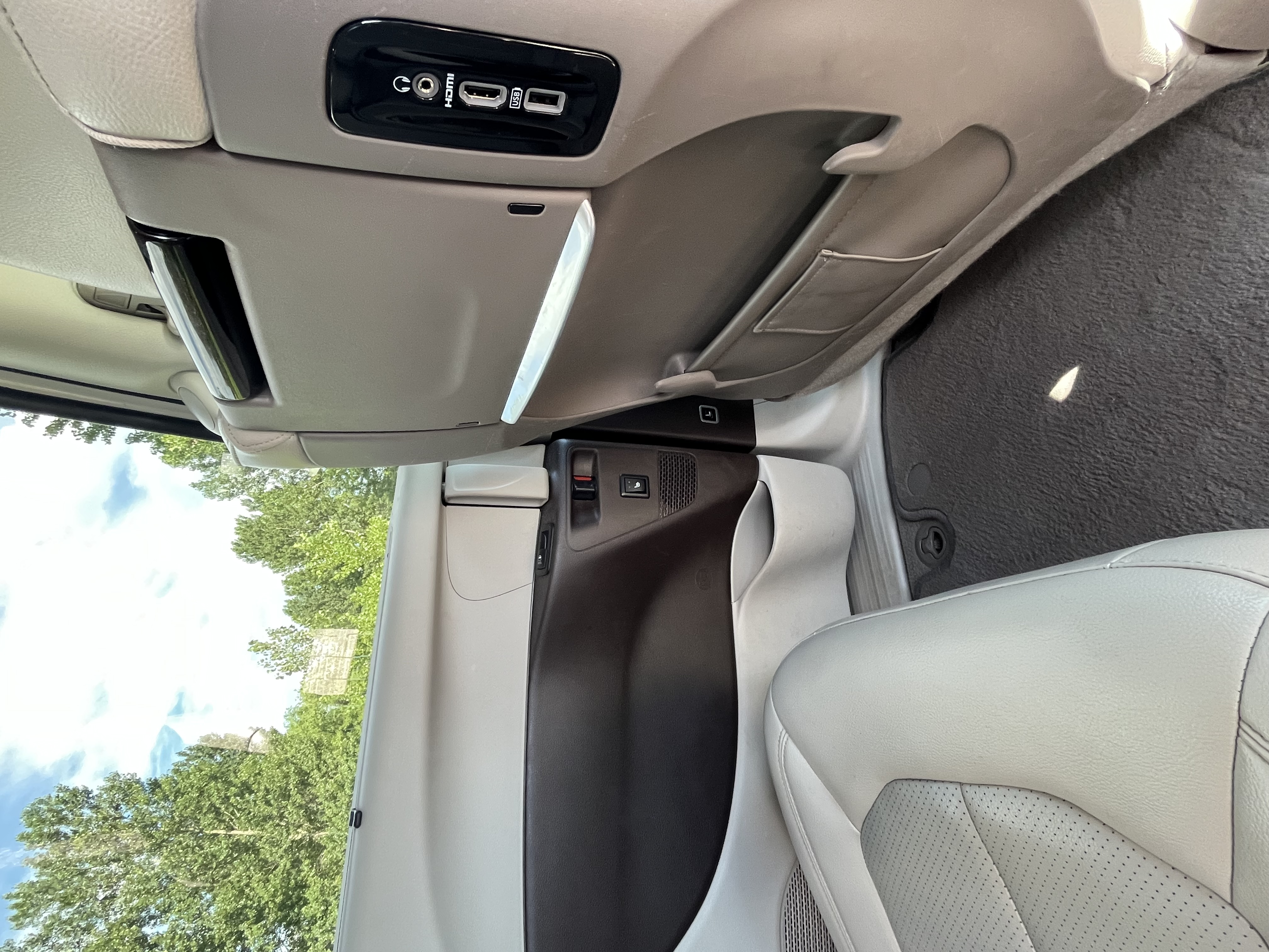 Used 2021 Chrysler Pacifica Touring-L w/ Uconnect Theater Family Group AWD/4WD image 26