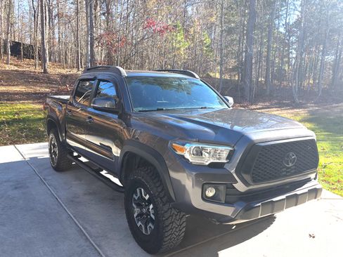 Used 2016 Toyota Tacoma TRD Off-Road image 17