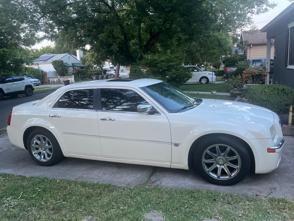 Used 2006 Chrysler 300 C w/ Protection Group II RWD image 6