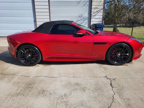 Used 2016 Jaguar F-TYPE R image 9