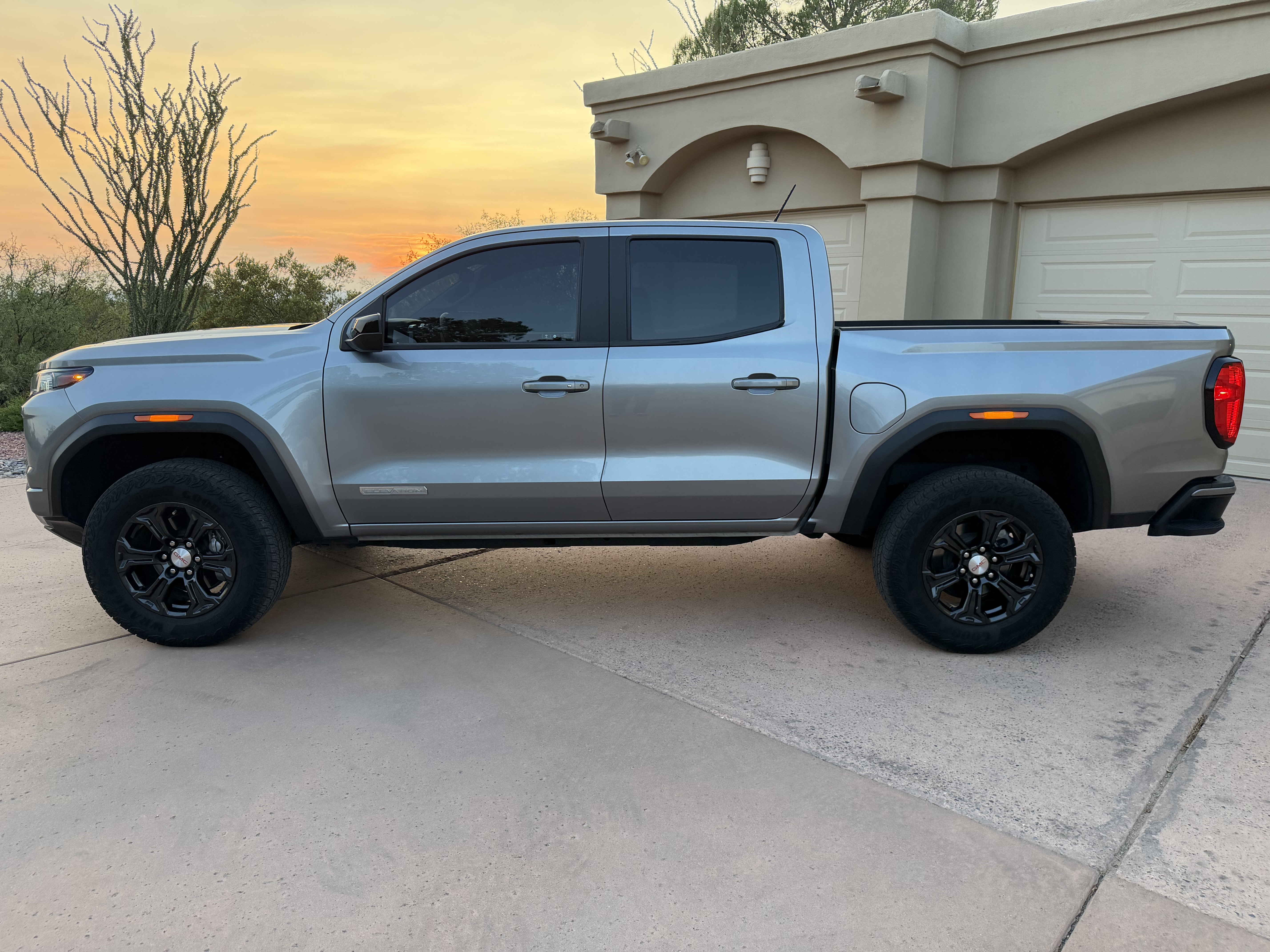 Used 2024 GMC Canyon Elevation w/ Trailering Package RWD image 2
