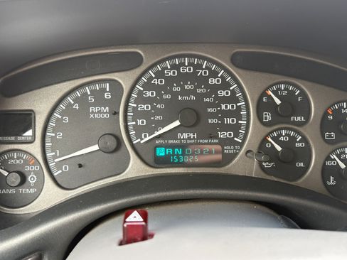 Used 2001 GMC Yukon Denali image 9