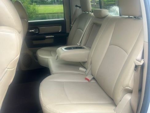 Used 2017 RAM 1500 Laramie RWD image 11