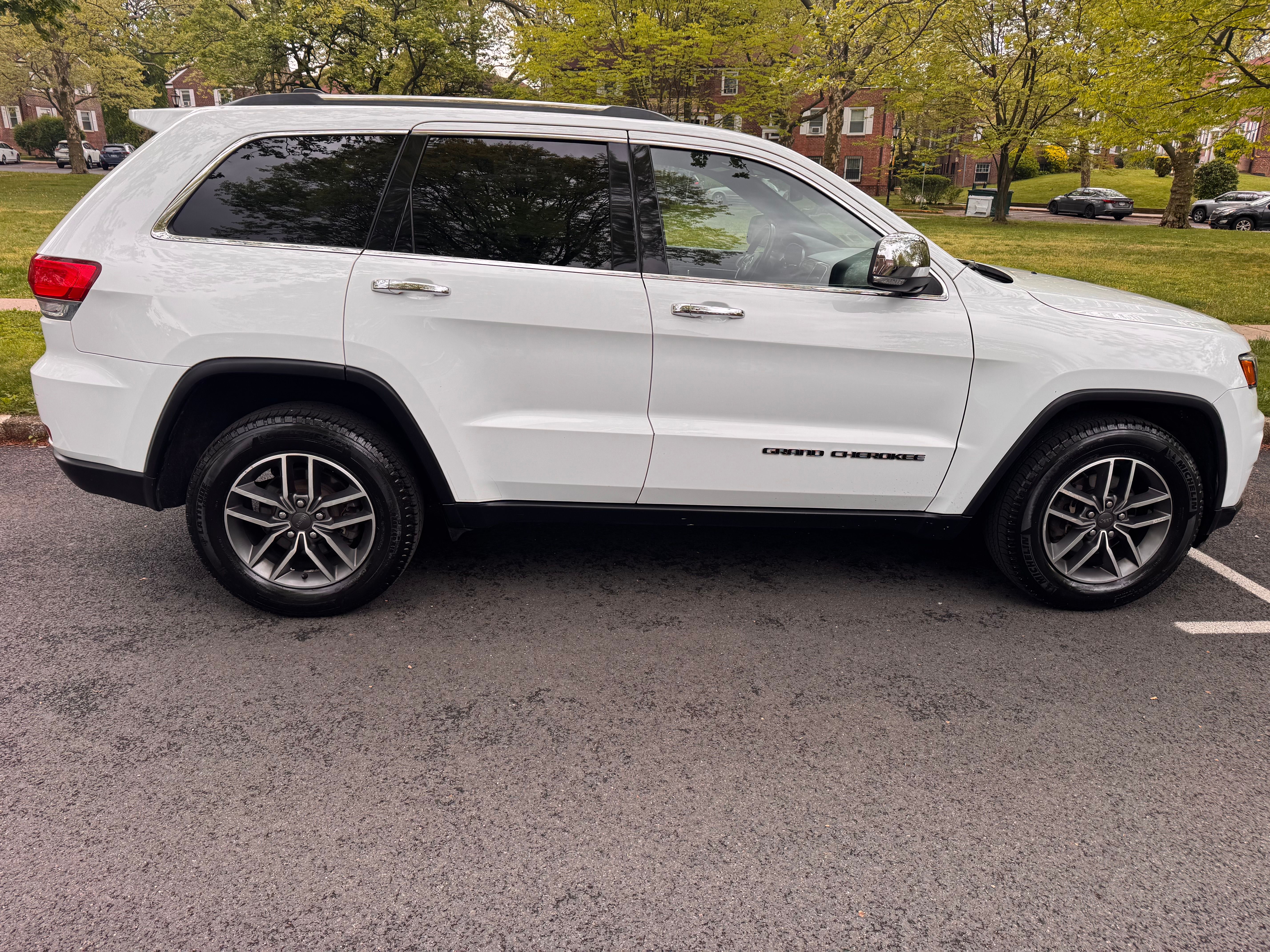 Used 2020 Jeep Grand Cherokee Limited w/ Premium Lighting Group AWD/4WD image 9