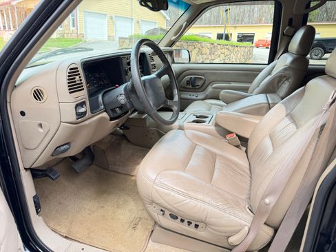 Used 1999 GMC Suburban 4WD w/ Marketing Opt Pkg 3 image 14