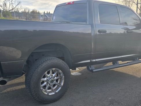 Used 2017 RAM 2500 Tradesman image 9