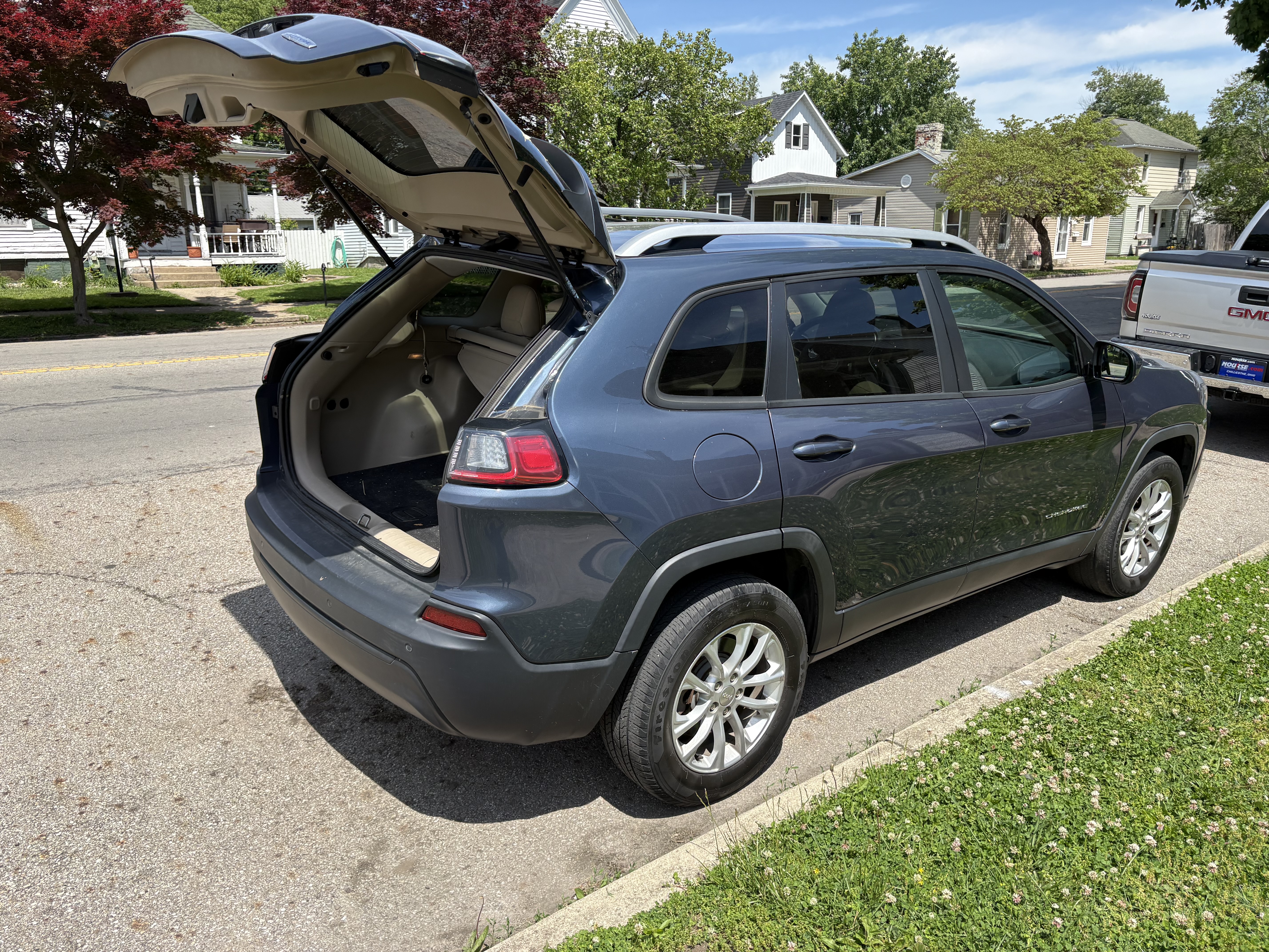 Used 2020 Jeep Cherokee Latitude w/ Safety Group AWD/4WD image 20