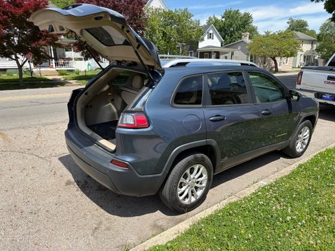 Used 2020 Jeep Cherokee Latitude w/ Safety Group AWD/4WD image 20