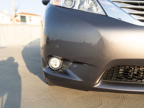 Used 2014 Toyota Sienna Limited image 8