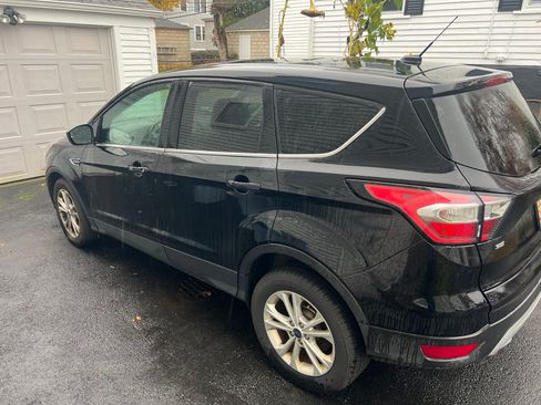 Used 2017 Ford Escape SE image 4