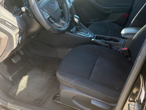 Used 2015 Ford Focus SE FWD image 4