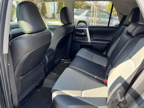 Used 2018 Toyota 4Runner SR5 Premium image 10