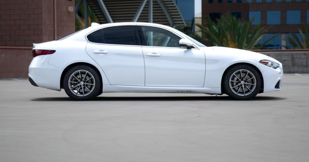 Used 2020 Alfa Romeo Giulia RWD image 5