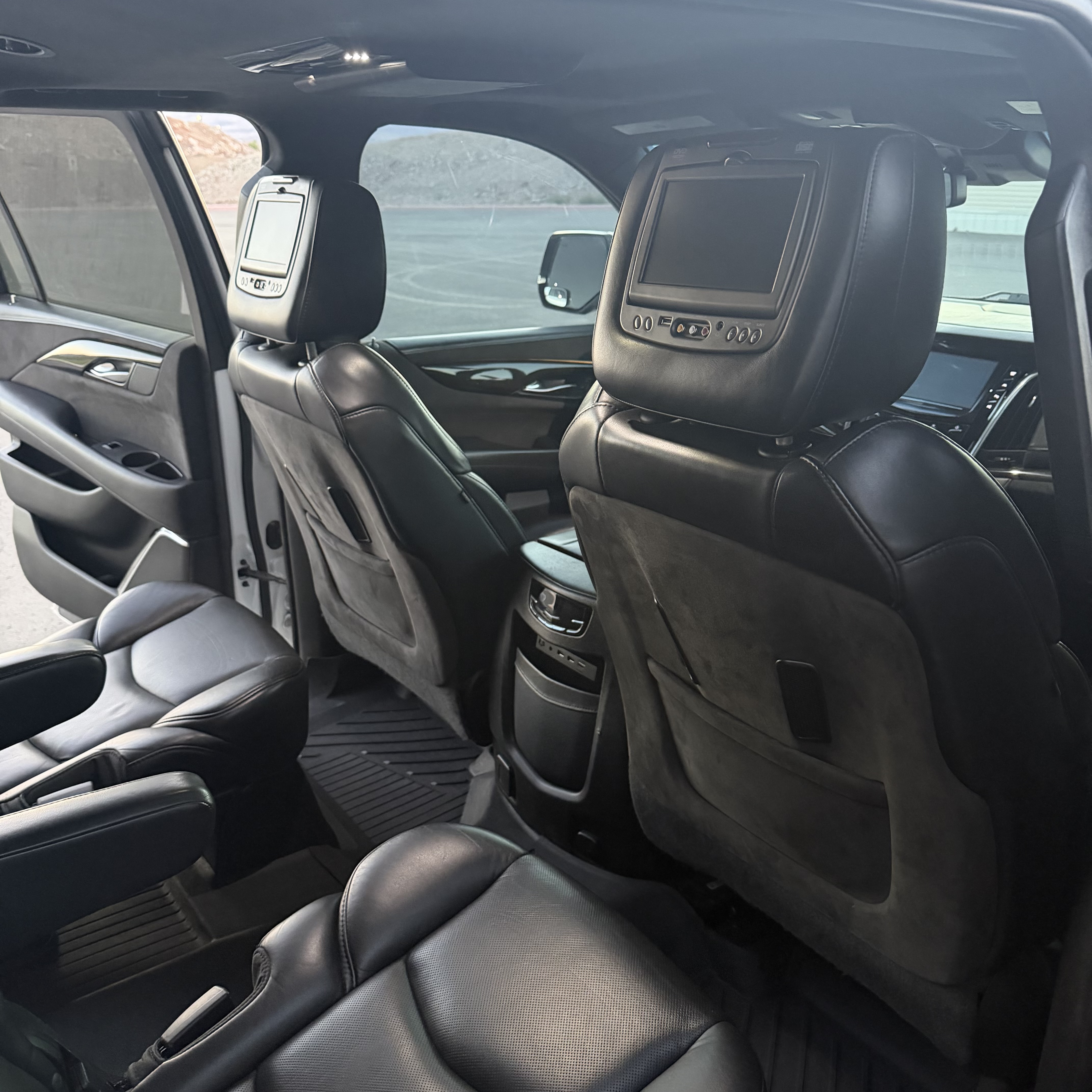 Used 2018 Cadillac Escalade ESV Platinum AWD/4WD image 29