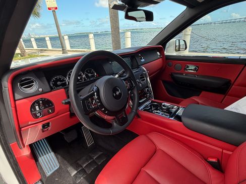 Used 2021 Rolls-Royce Cullinan image 13