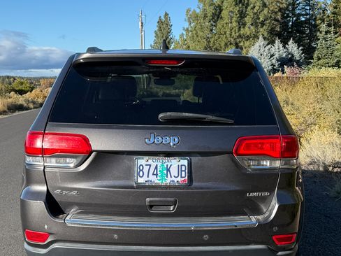 Used 2017 Jeep Grand Cherokee Limited w/ Luxury Group II image 8